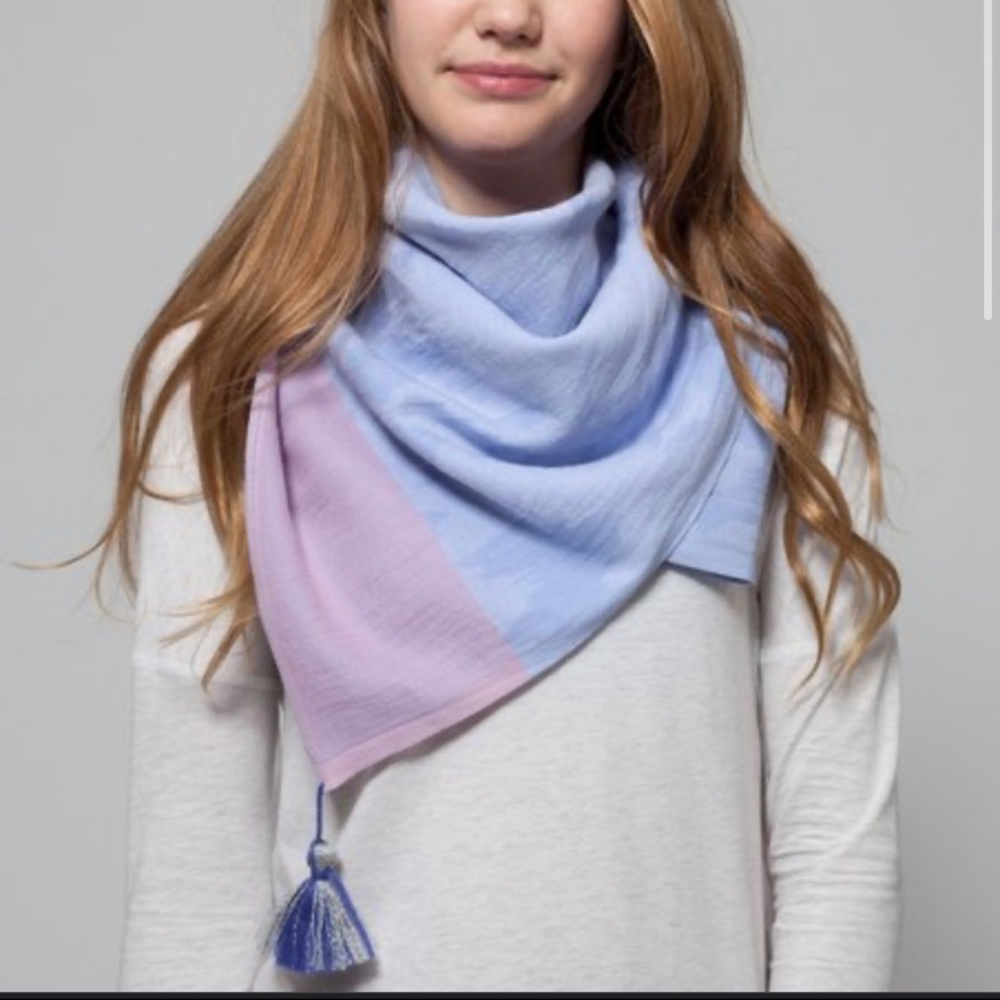 **EUC Ivivva Om the Go Scarf**Trades Only